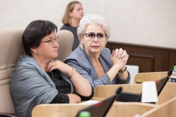 В Екатеринбурге разгул детской преступности: депутат-директор обвинила родителей