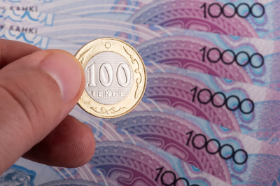 Казахстанский тенге остановил рост и перешел к коррекции