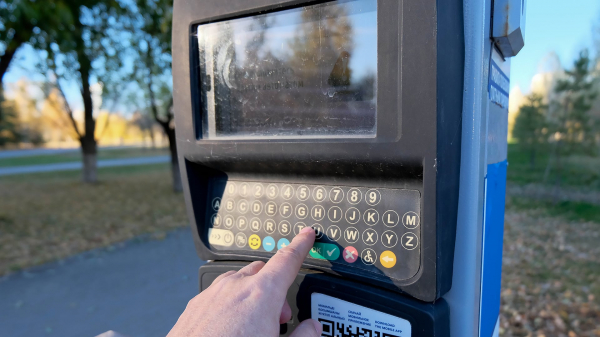 В Астане появятся новые закрытые парковки и поминутная оплата