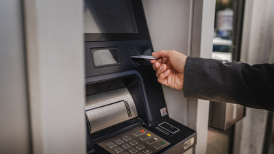 В Казахстане запретили снимать деньги с карт родственников