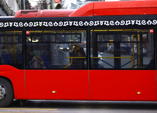 У автобусов № 18 и № 30 в Казани из-за снега сократили маршрут