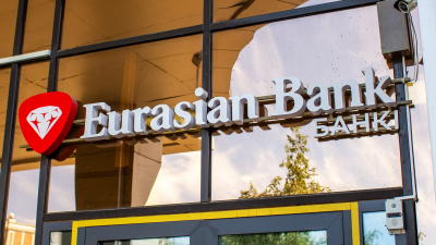 Прогноз для Евразийского банка изменили на «негативный» на фоне борьбы акционеров
