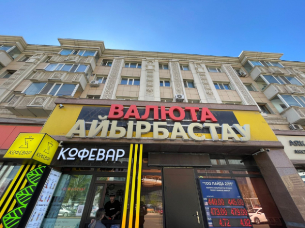 «Доллары 1996-2013 годов являются законным платежным средством»: Нацбанк
