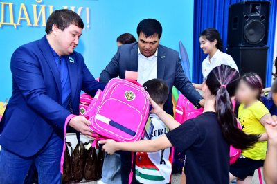 AMANAT поддержала почти 50 тысяч детей в рамках акции «Соберем ребенка в школу!»