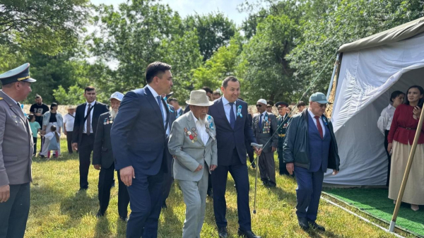 Шымкент: театрализованные постановки и фронтовая каша в честь 80-летия Победы