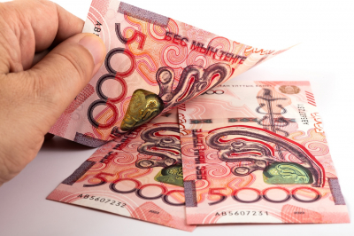 Казахстанский тенге укрепляется благодаря нефтяному сектору