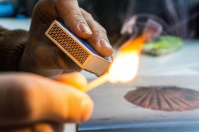 Мужчина облил сожительницу бензином и поджег